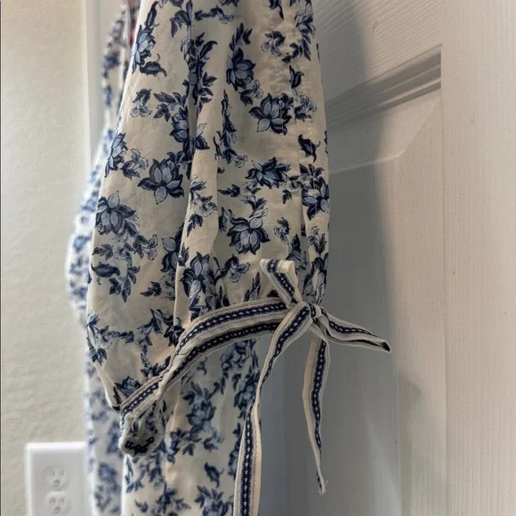 Max Studio Blue Floral Blouse - Picture 4 of 8